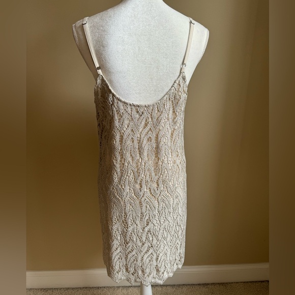 Alice + Olivia Emmie Metallic Slip Dress in Excellent Condition - Picture 5 of 8